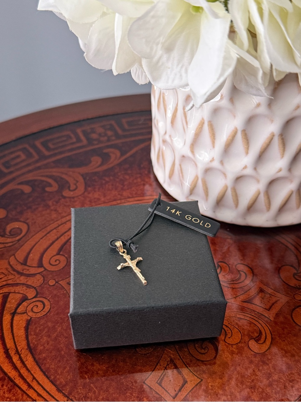14K GOLD CRUCIFIX PENDANT